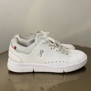 ON Cloud The Roger Advantage Sneaker Sneaker Tennis Shoes White Womens Size 9